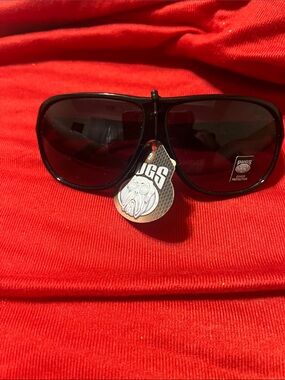 PUGS Black Men's Aviator Sunglasses